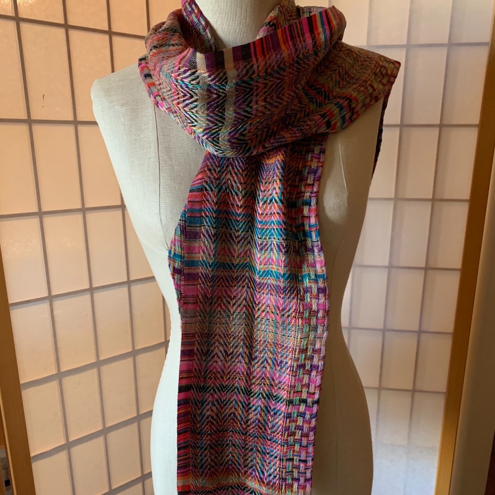 Colorful lightweight scarf - Picture 7 of 10